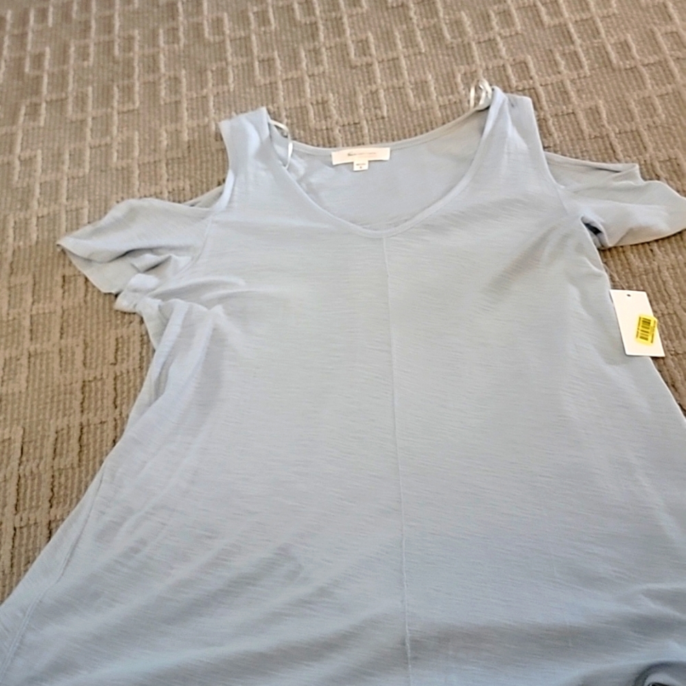 NEW TWO BY VINCE CAMUTO top. Light blue. Size small.